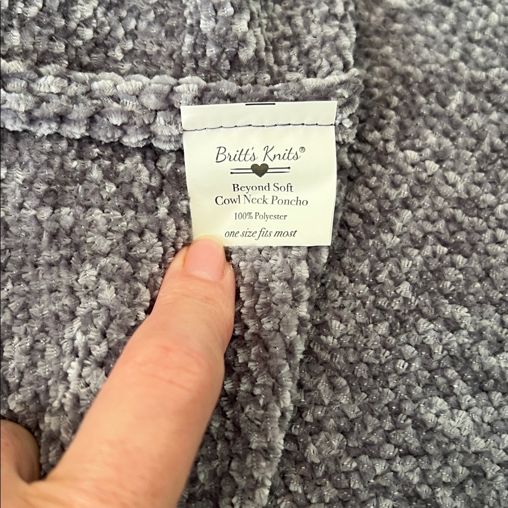 Gray Poncho with Fringe - Picture 5 of 14